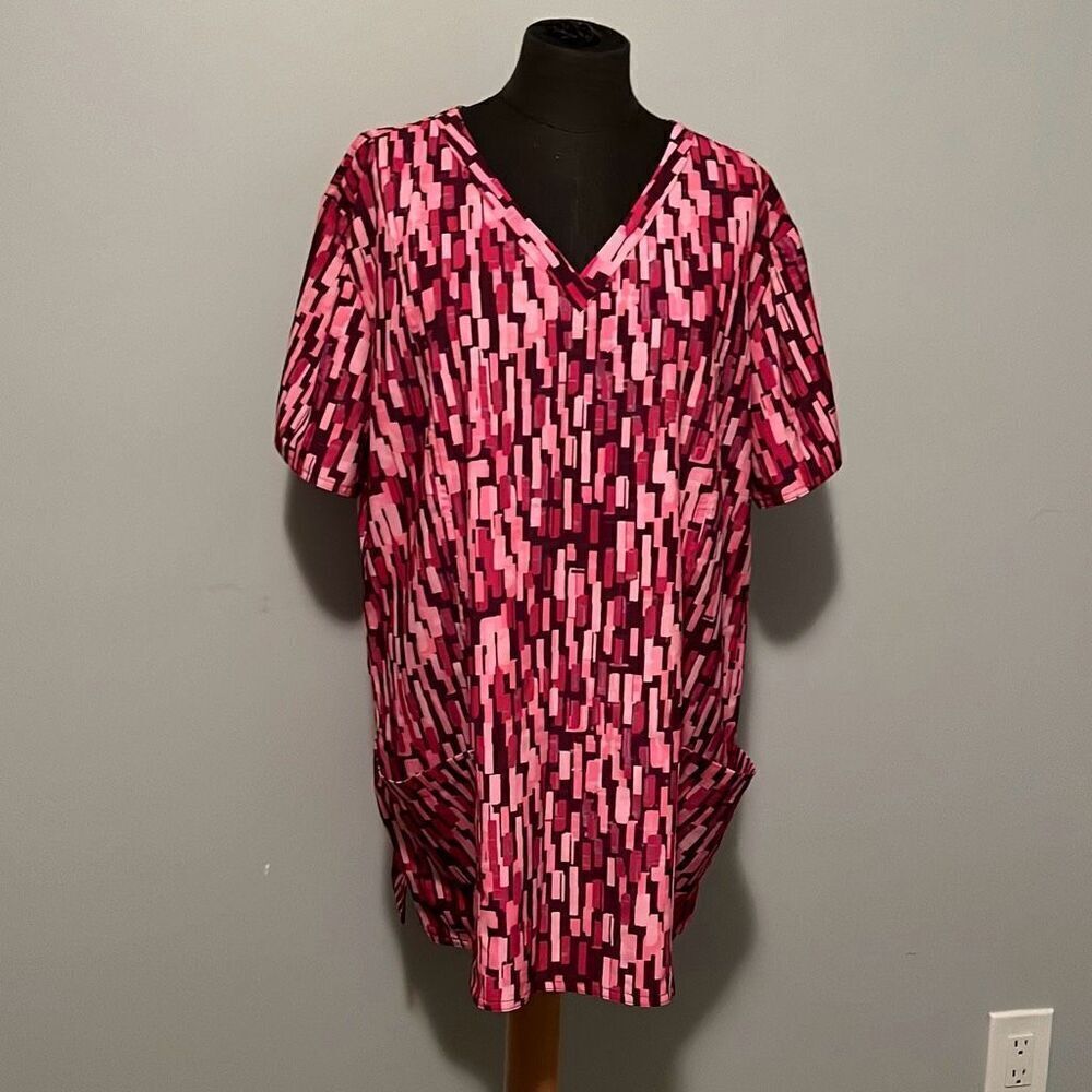 Activate by Med Couture Women's Pink Geometric Short Sleeve Scrub Top Size 2XL